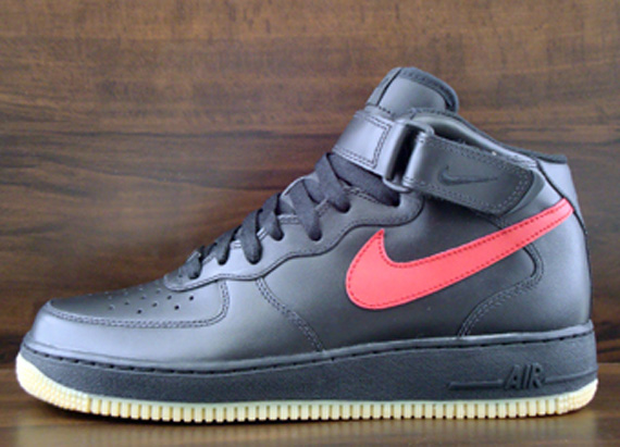 Nike Air Force 1 Mid Black Red Gum 03