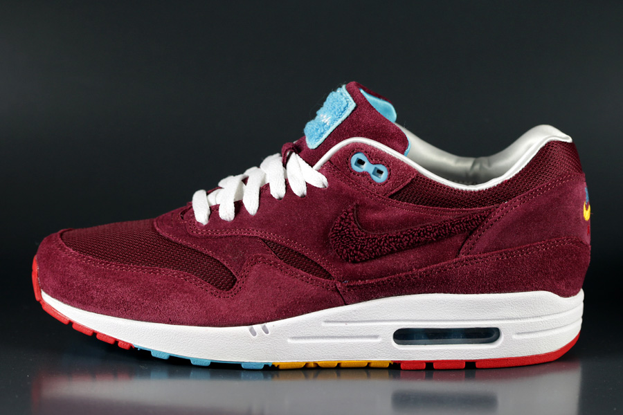 01 Parra Patta Nike Am1