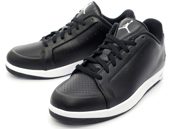 Jordan Classic 82 Black White 02