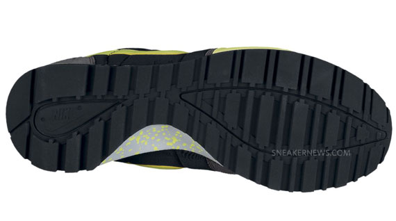 Nike Air Vengeance Plus Black Volt Grey 01