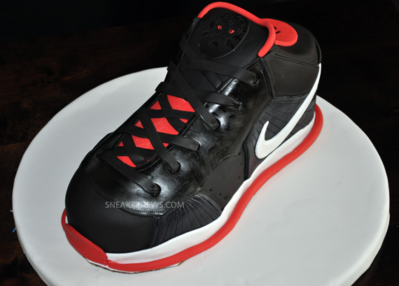 Nike Lebron 8 Birthday Cake 01