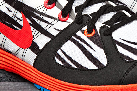 Nike Lunar Spider White Crimson Black Photo Blue 01