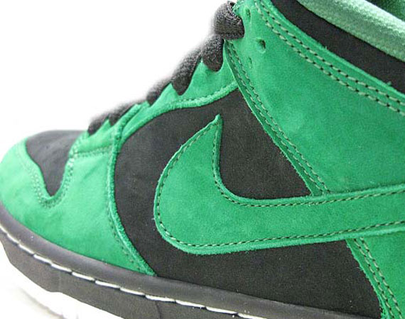 Nike Sb Dunk Low Black Green White 2011 01