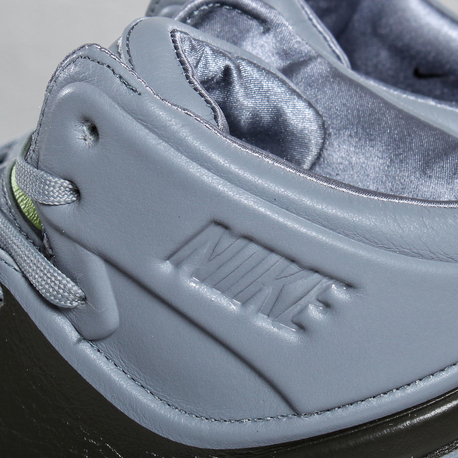 Nike Wmns Air Royalty Vt Steath Dark Army Liquid Lime 395775 002 03
