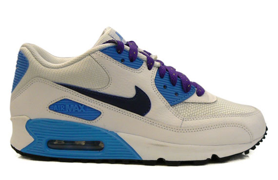 23 11 2010 Nike Airmax1 Whiteblue Lge 2 1