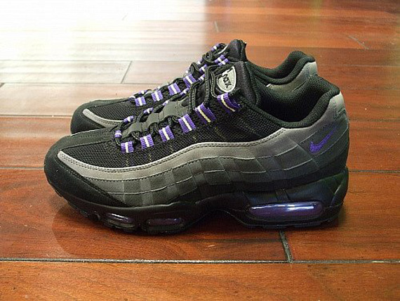 Nike Air Max 95 Black Grey Purple Jan 2011 03