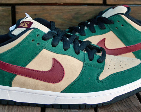 Nike SB Dunk Low - Vegas Gold - Team Red - Team Green | March 2011