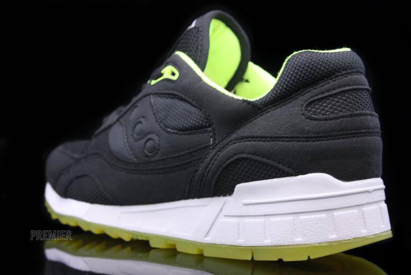 2 22 11sauconyblackbackdetail
