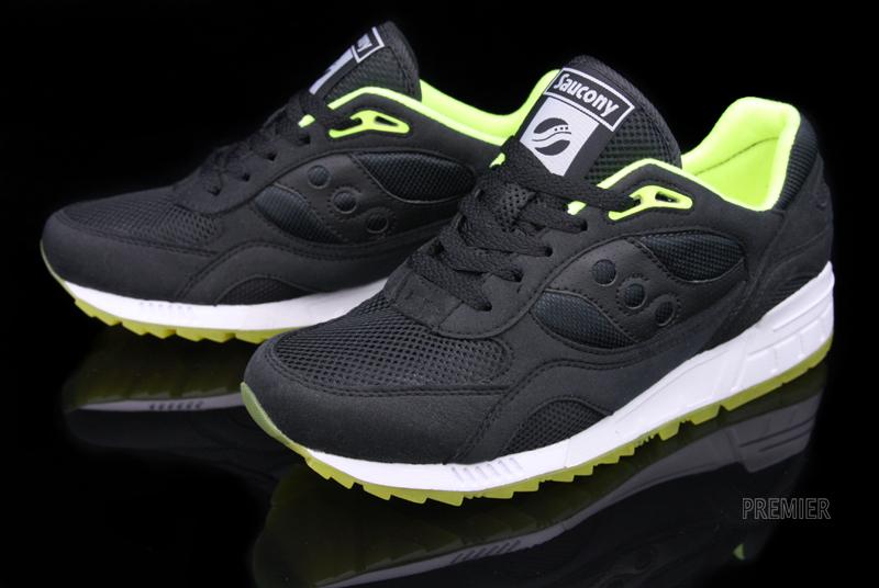 2 22 11sauconyblackfront