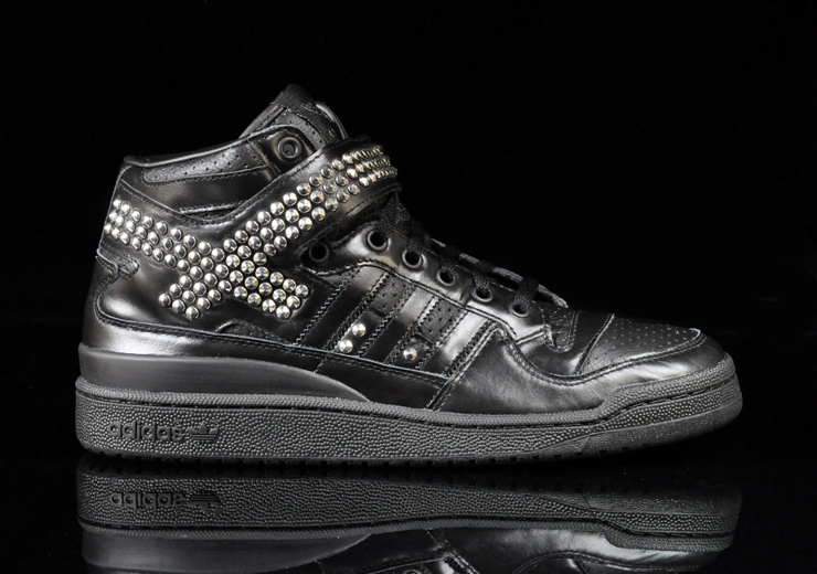 Adidas Originals Forum Mid Studded Black 1