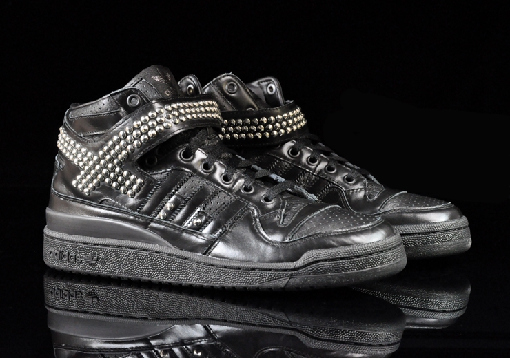 Adidas Originals Forum Mid Studded Black 2