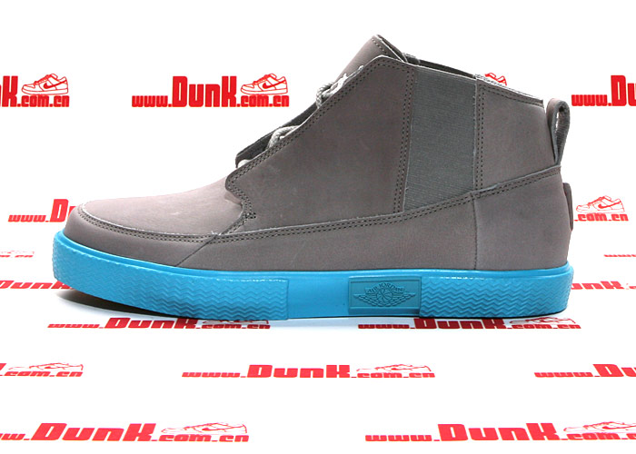 Jordan V2 Grown Matte Silver Chlorine Blue Spark 1