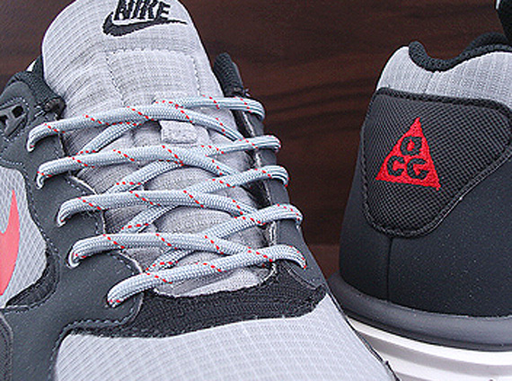 Nike ACG Lunarwood – Matte Silver – Challenge Red – Black