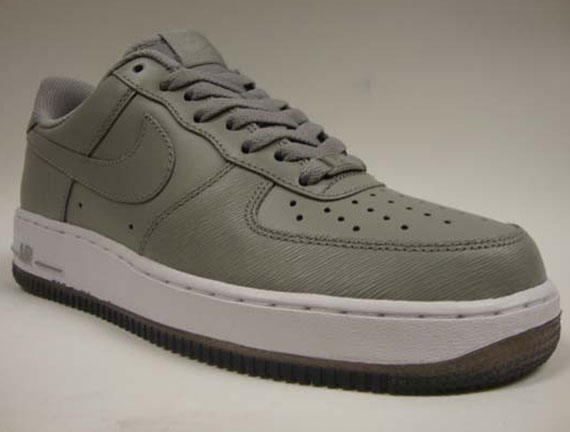 Nike Air Force 1 Low Medium Grey Clear Sole Textured 02