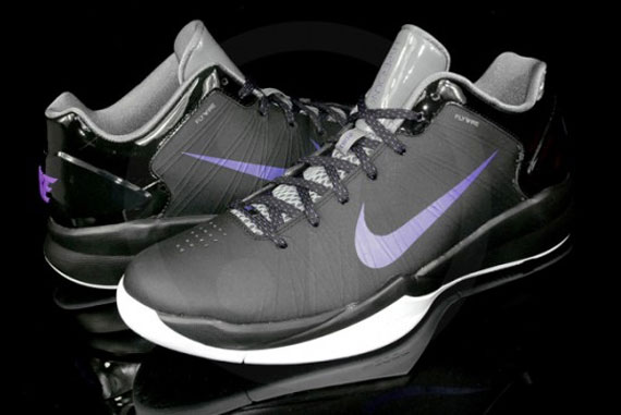 Nike Hyperdunk 2010 Low Black Varsity Purple Cool Grey 01