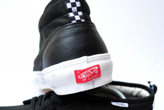 Supreme x Vans Chukka Mid - Black - Checkerboard