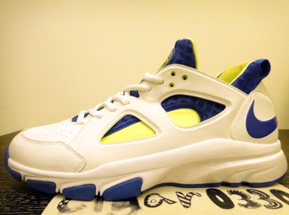 Nike Zoom Huarache Tr Low White Blue Volt Sample 03