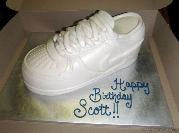 Nike Air Force 1 Low White Cake 02