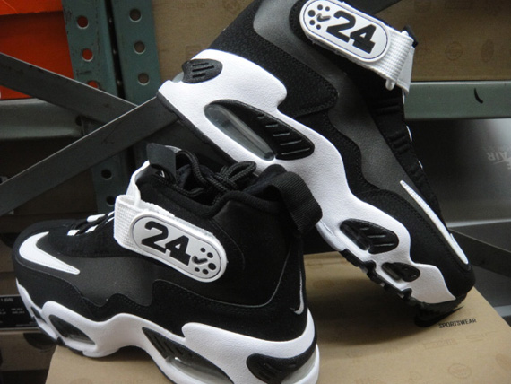 Nike Air Griffey Max 1 Gs Black White Metallic Silver 01