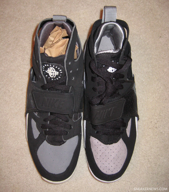 Nike Air Trainer Huarache Black Cool Grey White 2001 Vs 2011 Retro Comparison 4