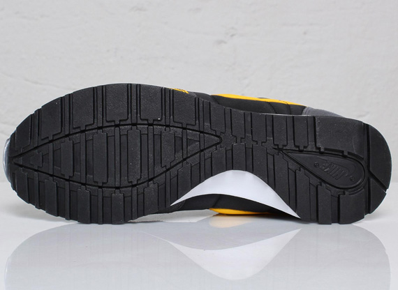 Nike Air Vengeance Black Varsity Maize Dark Grey 04