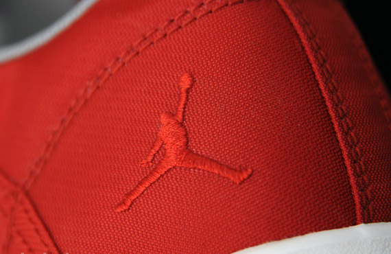 Air Jordan Sky High Retro Low – Varsity Red – Stealth