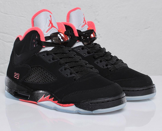 Air Jordan V Gs Black Alarming Red Sns 01