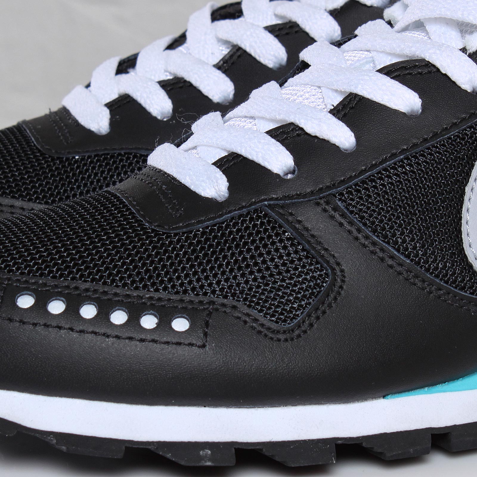 Nike Air Venture Black Wolf Grey Mineral Blue White 6