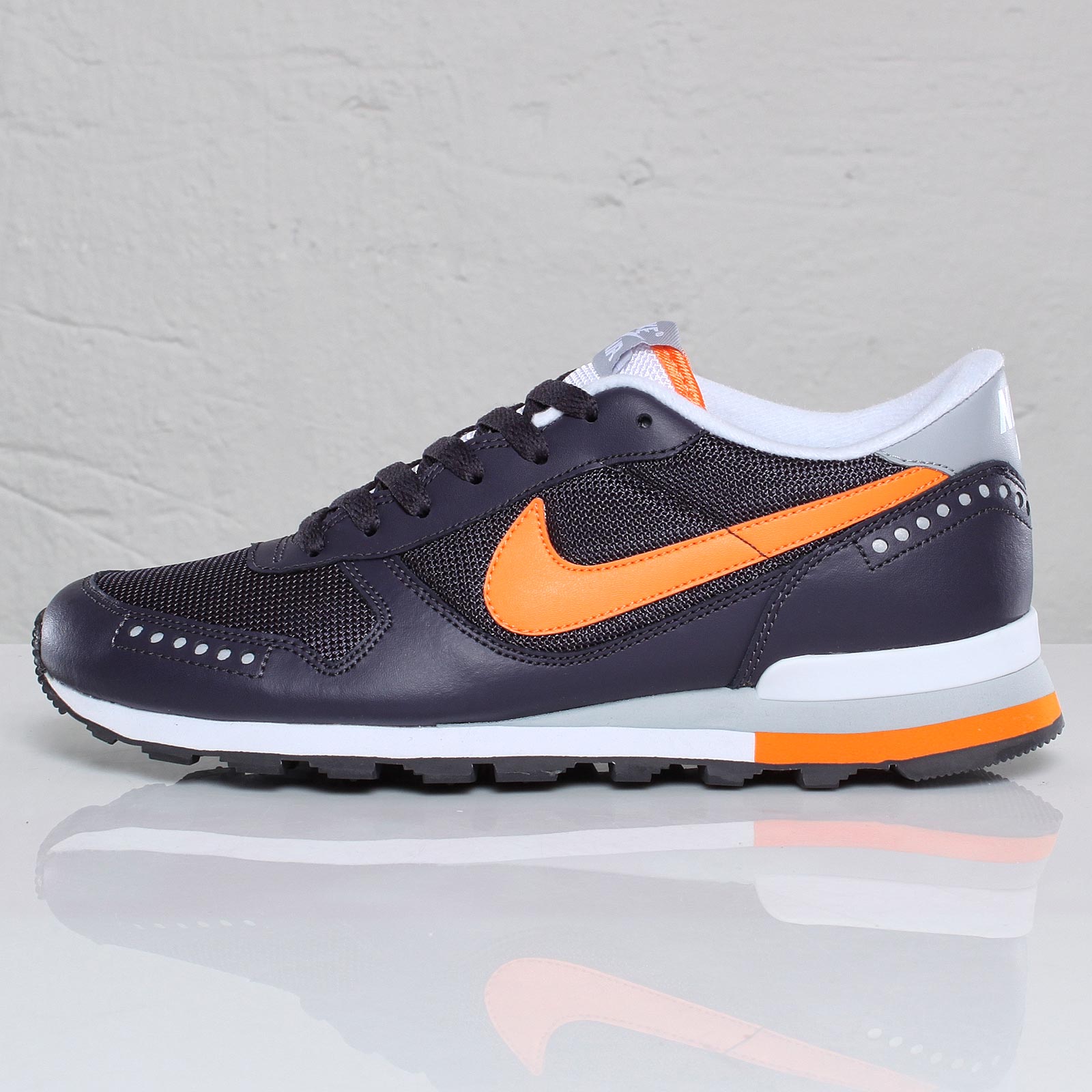 Nike Air Venture Gridiron Bright Mandarin Wolf Grey White 1