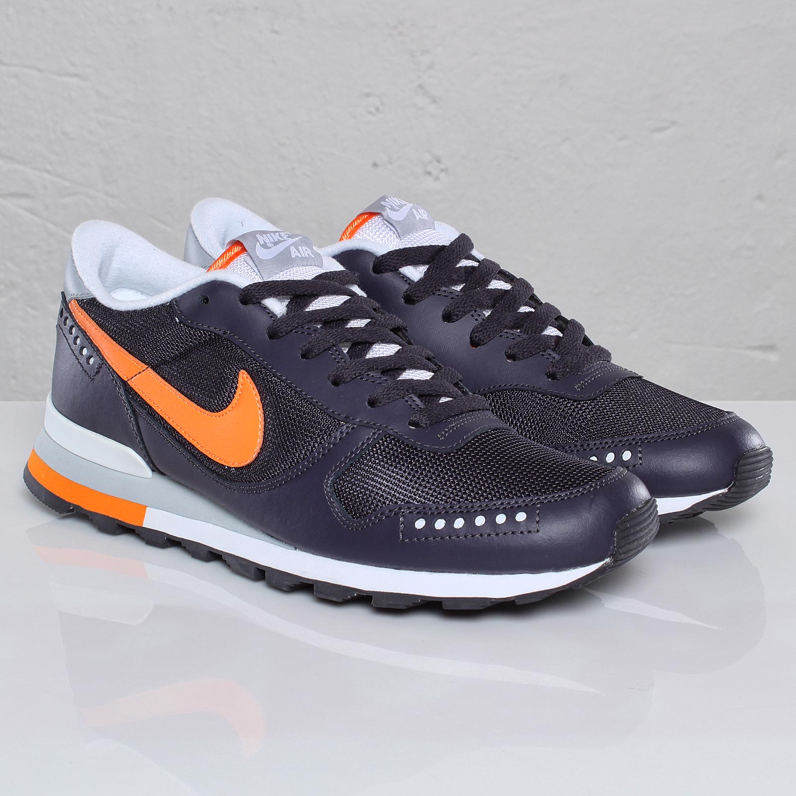 Nike Air Venture Gridiron Bright Mandarin Wolf Grey White 2