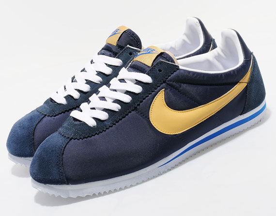 Nike Classic Cortez Nylon Navy Gold 01