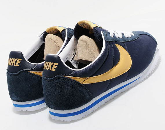 Nike Classic Cortez Nylon Navy Gold 03