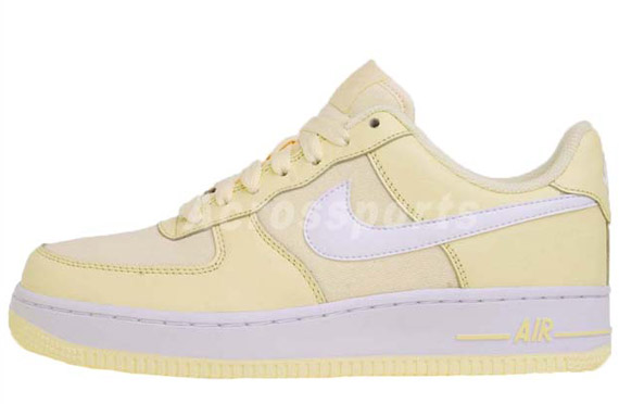 Nike Wmns Air Force 1 Low Lightbulb White 2