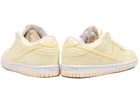 Nike Wmns Dunk Low Lightbulb White 02