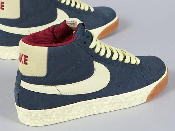 Nike SB Blazer Mid - Charcoal - Halo - Team Red