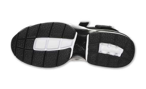 Jordan Trunner Lx 11 Blk Wht 02