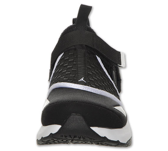 Jordan Trunner Lx 11 Blk Wht 03