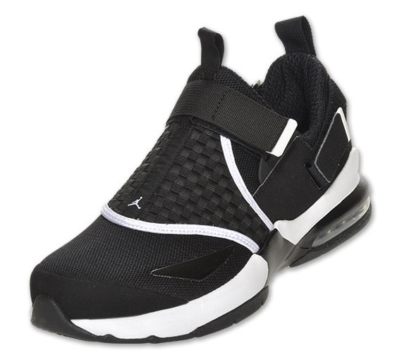 Jordan Trunner Lx 11 Blk Wht 07