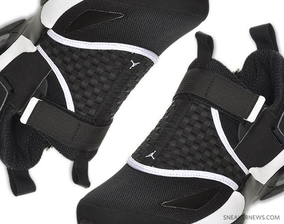 Jordan Trunner Lx 11 Blk Wht 08