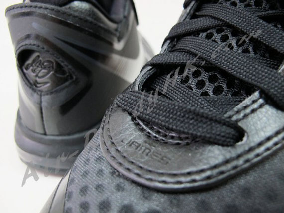 Nike Lebron 8 V2 Low Black Ar 02