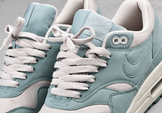 Nike Wmns Air Max 1 Light Blue White 1