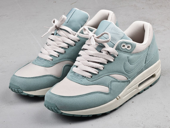 Nike Wmns Air Max 1 Light Blue White 2