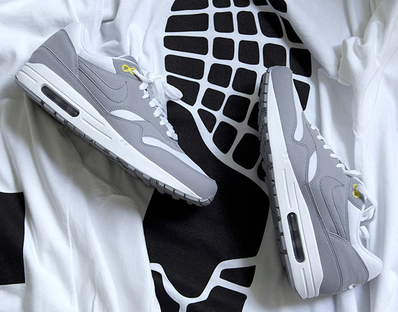 Nike Wmns Air Max 1 Wolf Grey 1