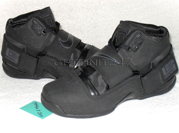 Nike Zoom Lebron Soldier 1 Black Camo Sample 01