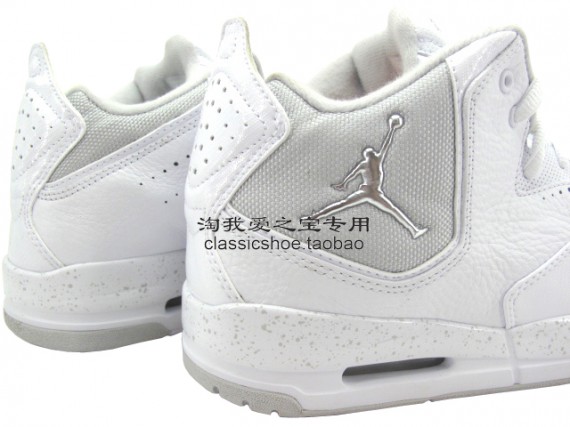 Jordan Courtside – White – Metallic Silver