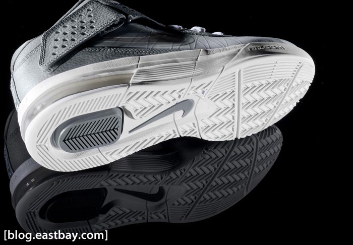 Nike Lebron Zoom Soldier V Cool Grey 4.jpg.pagespeed.ce .stuqpmxy6g