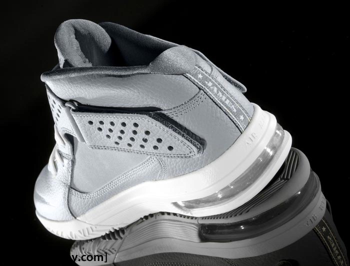 Nike Lebron Zoom Soldier V Cool Grey 5.jpg.pagespeed.ce .jpjjlbuasx