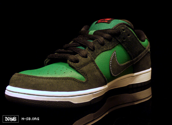 Nike Sb Dunk Low 2012 Black Green Red Woodgrain 04