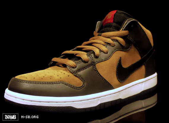 Nike Sb Dunk Mid Golden Hops New Images 03