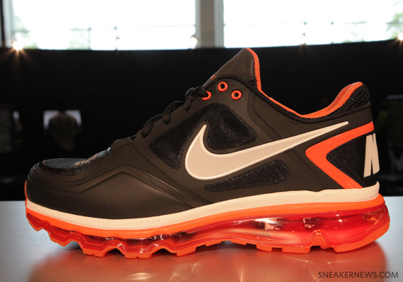 Nike Trainer 1.3 Max Black White Brilliant Orange 02